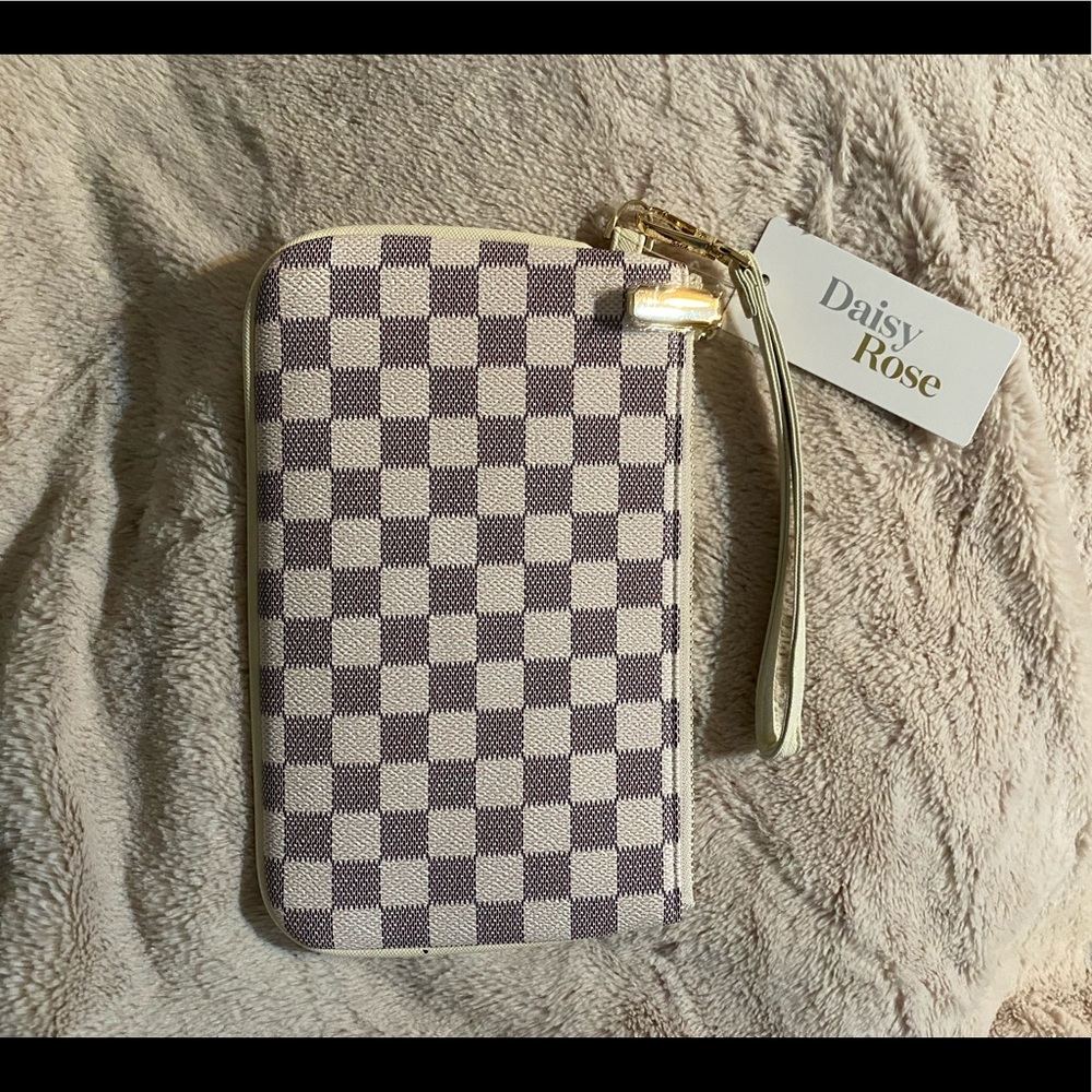 ***SOLD***Daisy Rose Wristlet